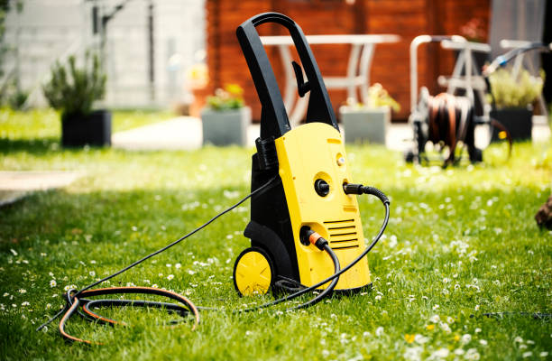 Best Pool Deck Cleaning  in Macdonnell Heights, NY
